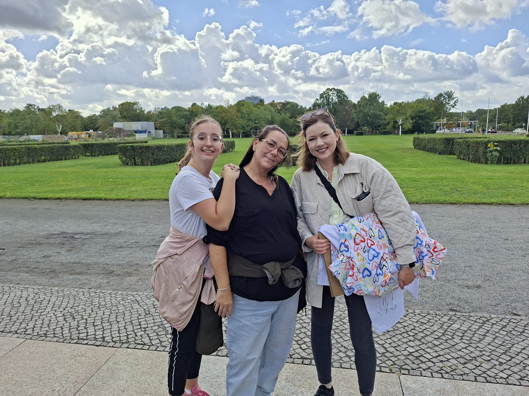Nicole Terzano mit Nina und Dr. Bea bei der Sterndemo in Berlin